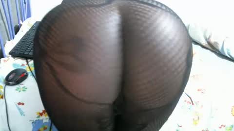 Snapshot of queen_mah chatting on February 18, 5:42 am Queen online show from February 18, 5:42 am
