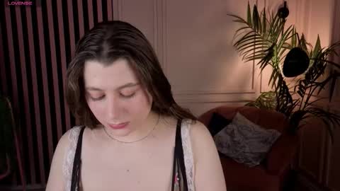 Snapshot of queen_michelle_ chatting on November 16, 10:04 pm Michelle online show from November 16, 10:04 pm