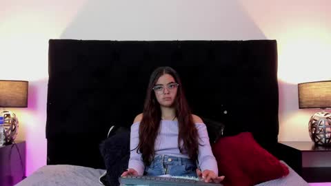 Snapshot of queen_misy chatting on May 1, 8:46 pm queen_misy online show from May 1, 8:46 pm