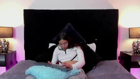 Snapshot of queen_misy chatting on May 17, 9:11 pm queen_misy online show from May 17, 9:11 pm