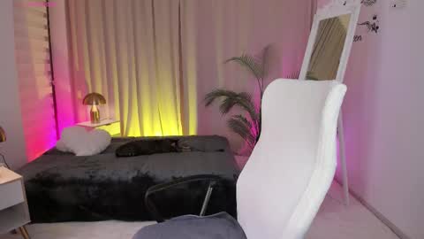 Snapshot of queen_of_deepthroat chatting on December 14, 5:46 am queen_of_deepthroat online show from December 14, 5:46 am