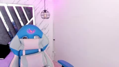   online show from November 14, 11:20 am