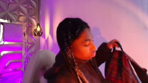   online show from February 3, 11:15 am