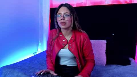 Snapshot of queen_stasy chatting on September 17, 10:33 pm Valentina online show from September 17, 10:33 pm