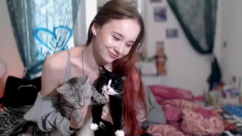 Snapshot of queen_x_joker chatting on June 2, 12:40 pm queen_x_joker online show from June 2, 12:40 pm