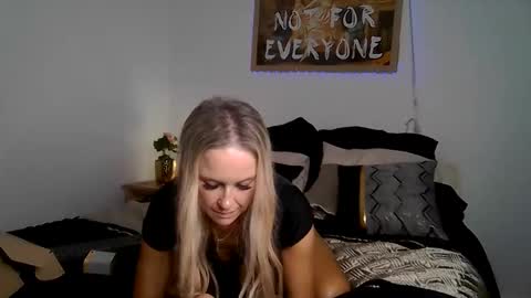queenb6969694u online show from March 8, 2:21 pm
