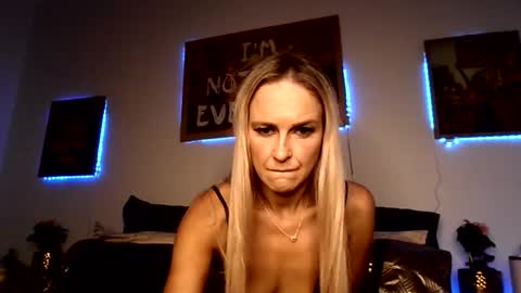 queenb6969694u online show from March 10, 4:12 pm