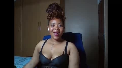 Queenbebony2 online show from March 8, 2:04 am