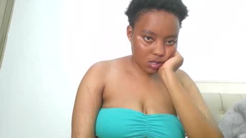Snapshot of queenbeiby05 chatting on May 9, 6:46 pm queen online show from May 9, 6:46 pm