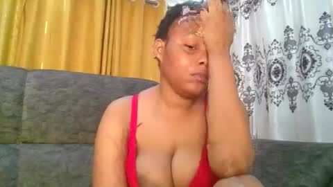 Snapshot of queenbeiby05 chatting on May 27, 6:10 am queen online show from May 27, 6:10 am