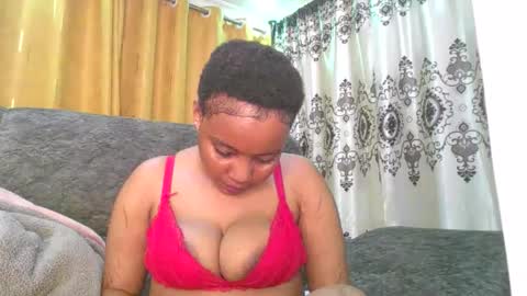 Snapshot of queenbeiby05 chatting on May 29, 6:39 pm queen online show from May 29, 6:39 pm