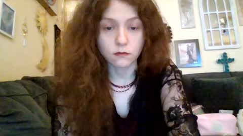 queencrimsonlvx online show from July 30, 12:42 am
