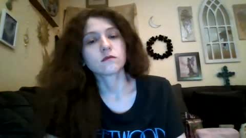 queencrimsonlvx online show from July 31, 10:36 am