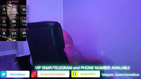 Snapshot of queencroze chatting on December 18, 8:37 pm Queen Cherise Roze online show from December 18, 8:37 pm