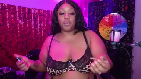 Snapshot of queencroze chatting on February 6, 5:56 am Queen Cherise Roze online show from February 6, 5:56 am