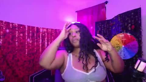 Snapshot of queencroze chatting on February 7, 2:21 pm Queen Cherise Roze online show from February 7, 2:21 pm