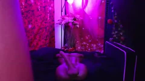 Snapshot of queencroze chatting on February 21, 10:00 pm Queen Cherise Roze online show from February 21, 10:00 pm