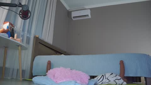 Snapshot of queenelia chatting on December 10, 3:33 pm Nelly  INSTA  queenelia  online show from December 10, 3:33 pm