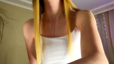 Snapshot of queenelia chatting on September 25, 1:59 pm Nelly  INSTA  queenelia  online show from September 25, 1:59 pm