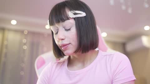 Nelly  INSTA  queenelia  online show from December 1, 2:00 pm