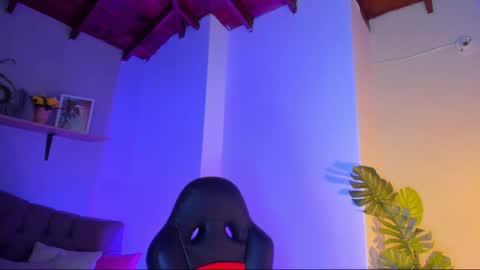 Queen online show from April 22, 6:53 pm