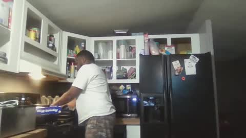 Snapshot of queenking55 chatting on February 14, 5:19 am Queen N King Fun Night online show from February 14, 5:19 am