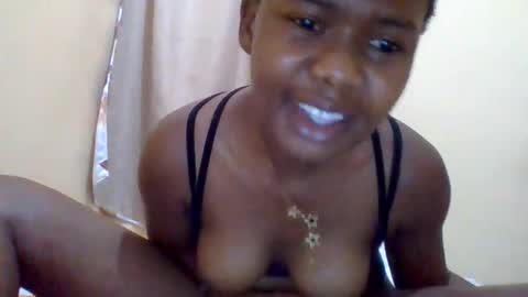 Snapshot of queenleona61 chatting on May 23, 10:19 am queenleona61 online show from May 23, 10:19 am