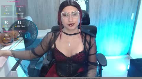 Snapshot of queenlilith_paradise chatting on October 30, 10:43 pm Queenlilith online show from October 30, 10:43 pm