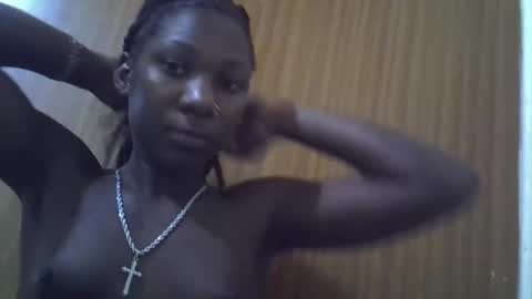 queenluiza199400 online show from April 13, 10:43 am