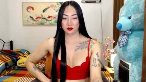 QUEEN online show from December 1, 3:50 pm