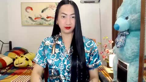 QUEEN online show from December 14, 6:45 pm