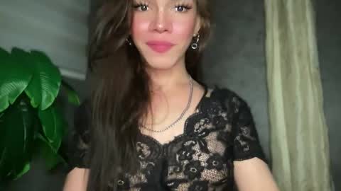 Snapshot of queenn_xxx chatting on November 21, 1:37 am QUEEN online show from November 21, 1:37 am