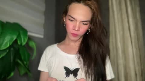 Snapshot of queenn_xxx chatting on November 22, 12:53 am QUEEN online show from November 22, 12:53 am