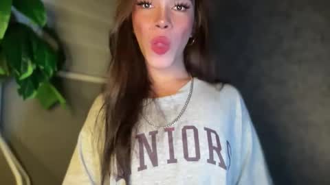 Snapshot of queenn_xxx chatting on November 29, 10:29 am QUEEN online show from November 29, 10:29 am