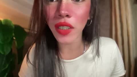 Snapshot of queenn_xxx chatting on April 29, 9:46 am QUEEN online show from April 29, 9:46 am