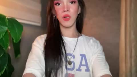 Snapshot of queenn_xxx chatting on May 3, 4:40 am QUEEN online show from May 3, 4:40 am