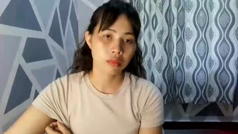 Snapshot of queennbbee chatting on June 13, 6:33 am queennbbee online show from June 13, 6:33 am