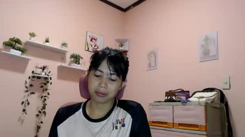 Snapshot of queennbbee chatting on July 21, 1:08 am queennbbee online show from July 21, 1:08 am
