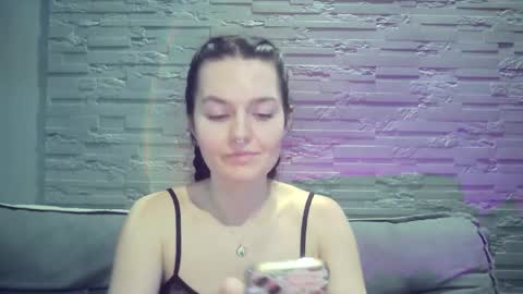 Snapshot of queenofmodels chatting on January 10, 2:08 pm QueenOfModels online show from January 10, 2:08 pm