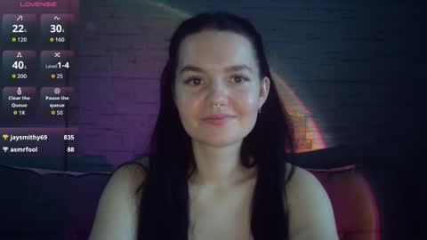 Snapshot of queenofmodels chatting on February 3, 6:40 am QueenOfModels online show from February 3, 6:40 am