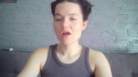 QueenOfModels online show from May 9, 5:45 am