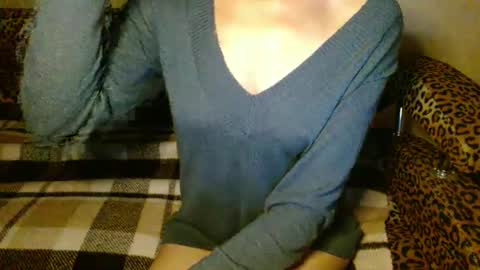 Snapshot of queenoftenderness chatting on December 4, 4:05 pm queenoftenderness online show from December 4, 4:05 pm