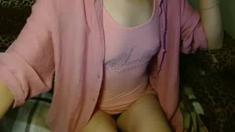 Snapshot of queenoftenderness chatting on December 5, 9:39 pm queenoftenderness online show from December 5, 9:39 pm