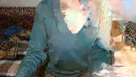 Snapshot of queenoftenderness chatting on December 7, 11:29 am queenoftenderness online show from December 7, 11:29 am