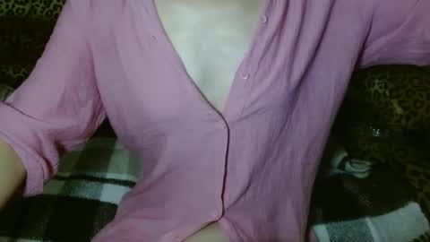 Snapshot of queenoftenderness chatting on December 8, 5:55 pm queenoftenderness online show from December 8, 5:55 pm