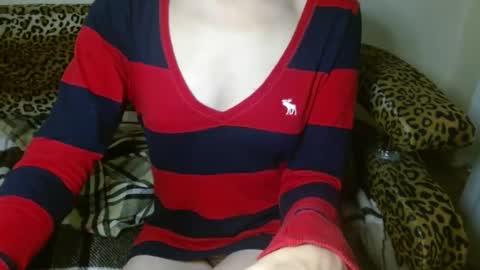 Snapshot of queenoftenderness chatting on December 10, 9:33 pm queenoftenderness online show from December 10, 9:33 pm