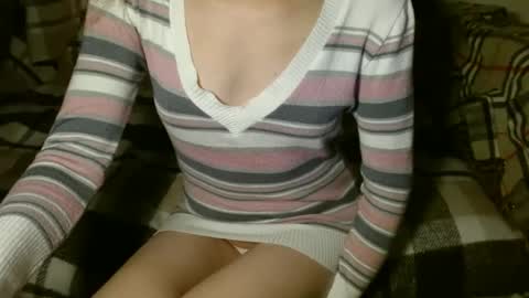 Snapshot of queenoftenderness chatting on December 15, 10:47 pm queenoftenderness online show from December 15, 10:47 pm