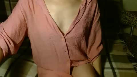 Snapshot of queenoftenderness chatting on December 17, 6:42 pm queenoftenderness online show from December 17, 6:42 pm