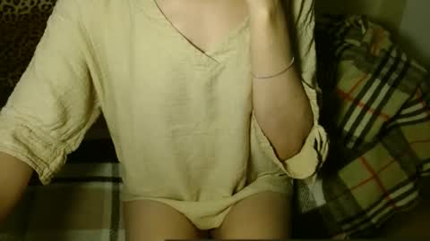 Snapshot of queenoftenderness chatting on December 22, 10:04 pm queenoftenderness online show from December 22, 10:04 pm