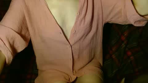 Snapshot of queenoftenderness chatting on December 24, 8:49 pm queenoftenderness online show from December 24, 8:49 pm